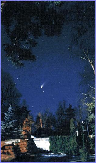 Комета Хейла-Боппа - ярчайшая в ХХ в. Наблюдалась весной 1997г. По виду и расположению напоминала комету 1811г., описанную Л. Толстым
